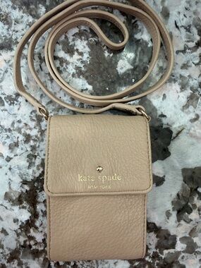 kate spade beige pebble leather crossbody small phone pouch